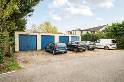 Garage/Drive