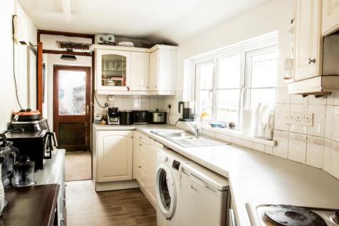 8 Market Street Bodmin 01208 74182-1