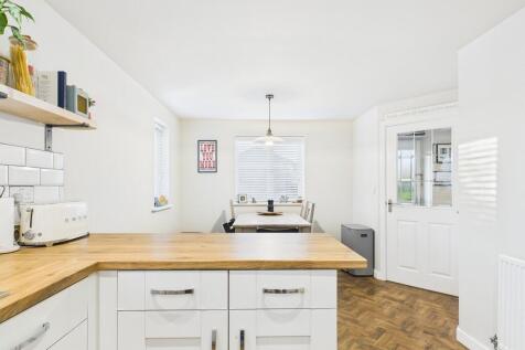 10 Howes Road, Br...