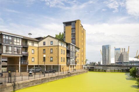 A spacious 811 sq. ft. two-bedroom, two-bathroom apartment in the heart of E14. Refurbished to a high specification, the property offers stylish open-plan living, two generous double bedrooms, underfl