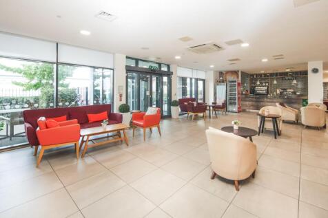 150 Queensway Court_-22.jpg