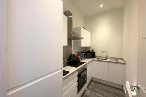 Kitchen pic 2.jpeg
