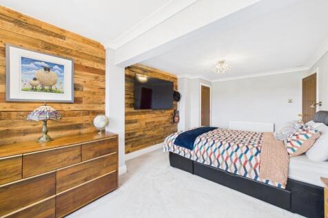 CAM03162G0-PR0321-STILL025