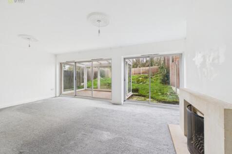 4 bed, 1 bath Semi-Detached in Birmingham - Photo 3