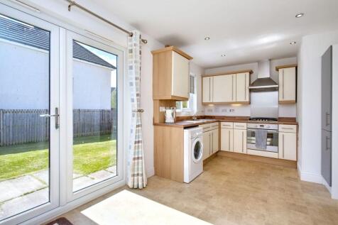 4 bed, 3 bath Detached in Leeds - Photo 5