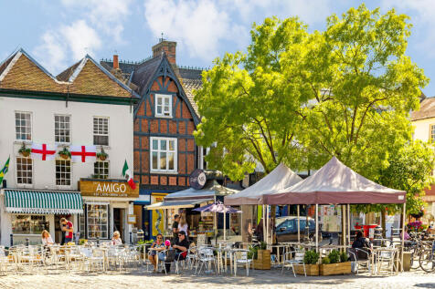 Hitchin street scene