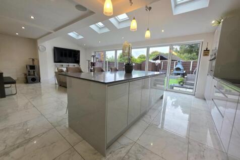 Open-plan Dining/Kitchen/Family Room