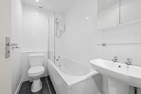 63 Bishops Park 1...