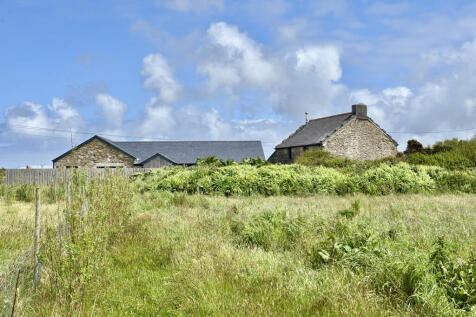 4 Bedroom Farmhouse with 2 x 1 Bedroom Annexes fo