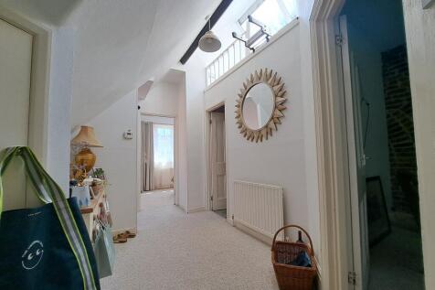 TOP FLOOR LANDING