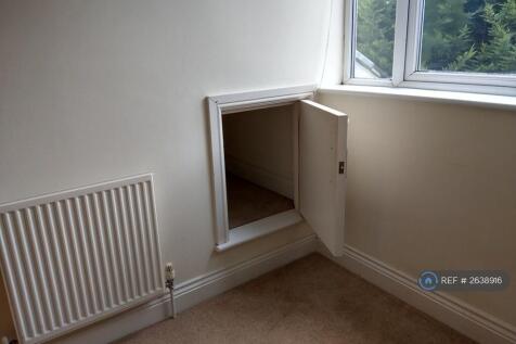 Storage Cup&#39;d Rear Bed Top Floor