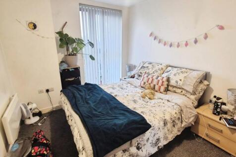 AVAILABLE 10TH AUGUST | FULLY FURNISHED | SECURE ALLOCATED PARKING | BILLS PACKAGE AVAILABLE FOR STUDENTS AT ADDITIONAL COST | Emmeline is located in the green and pleasant Irk Valley, this developmen