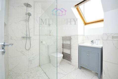 Seam Way, Pontefract (2) Ensuite.JPG