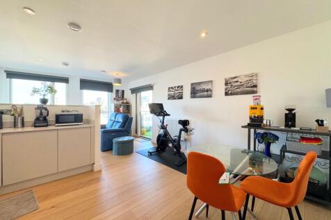 Open plan Lounge/kitchen/dining area