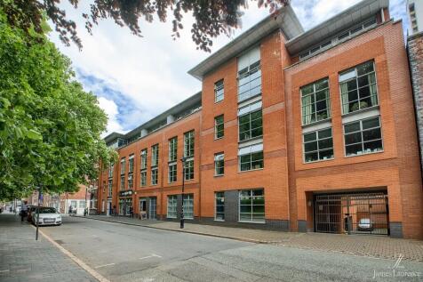 This modern one double bedroom apartment is located in the popular Miller development. The apartment boasts an open plan kitchen, living room with access to the terrace over looking St Pauls Square, s