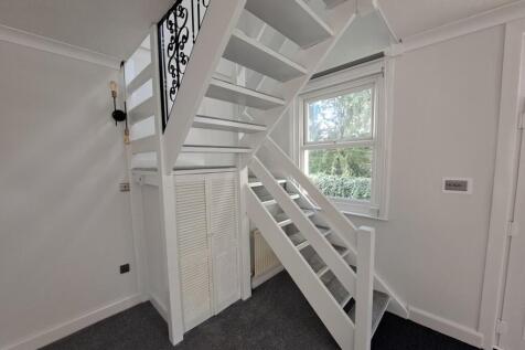 FEATURE STAIRCASE