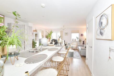 Lounge/ Diner/ Kitchen