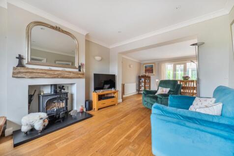 Sitting / dining room