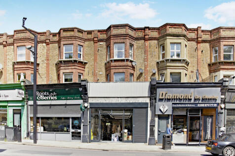 No Deposit Option Available To Tenants. Ideal for a professional individual or couple, this fantastic one-bedroom apartment offers stylish and comfortable living in a highly convenient location. Situa