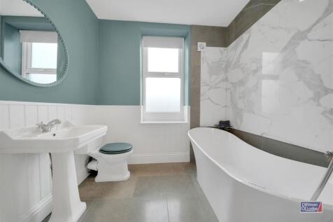 6 Bed, End Terrace, Silsden