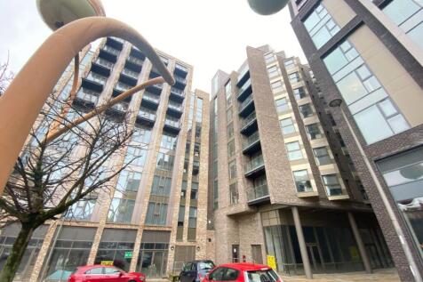 We are pleased to offer to let this studio apartment located off Seel Street in Liverpool City Centre.