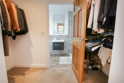 WALK IN WARDROBE AREA