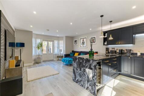 Living Room/Kitchen