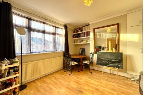 Lounge/ dining area