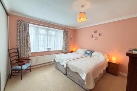 Bedroom One (2).JPG
