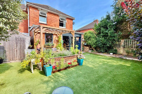 4 bed detached family home