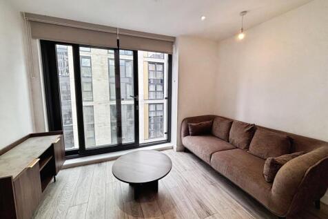 Fully furnished, stylish apartments // Deposit Alternative Available // Pet Friendly // Inclusive Super Fast Broadband // Available Now // 10 Min Walk to the City Centre // Co Working Lounge // Reside