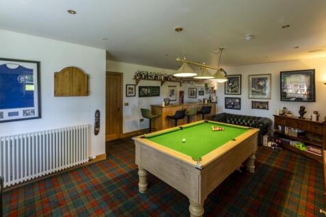 Bar/Pool Room