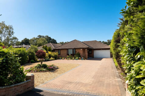 4 bedroom detached bungalow