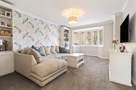 Cowdray Close, 3-011.JPG