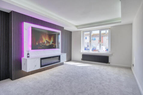 3 Bedroom End Terraced Villa