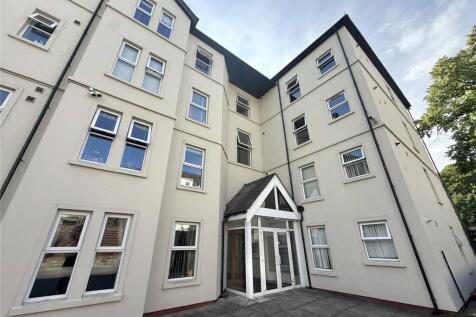 Available from 28th August 2026. Charming 2-bedroom ground floor apartment, with parking in a sought-after town location. This modern property is offered unfurnished, providing a blank canvas for your