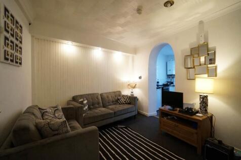 4 Bedroom House in LL57 2HD