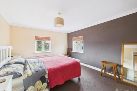 Principal Bedroom- Mark Stephens EweMove Newmarket