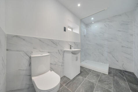 Shower room angle 2