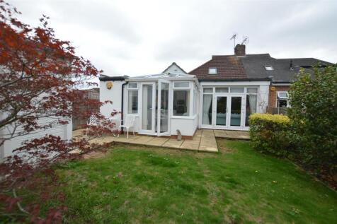 4 Woodlawn Cresc rear.JPG