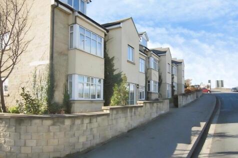 *** AVAILABLE 20TH OF JULY ***A spacious and well-presented two double bedroom first floor apartment located within the popular Oaklands House development in Rodley. Offering an open-plan living and k