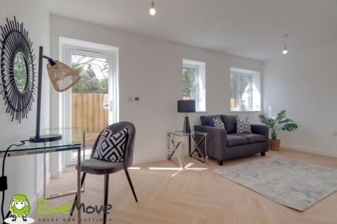 Office Gym Studio or Potential Annexe at Station R