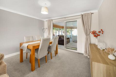 Lounge / Dining Room