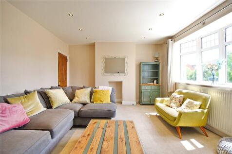 Light and spacious two double bedroom, two bathroom maisonette on Ashley Down Road in Ashley Down, offered furnished and available from the 6th of August 2026.
