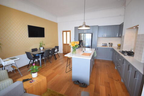 KITCHEN/DINER/FAM...