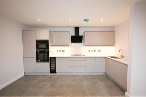 2 bed flat to rent Court Hill, London CR5