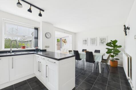 9. CAM04922G0-PR0087-STILL010