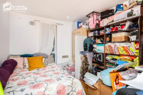 2 bed, 2 bath Apartment in Manchester - Photo 6
