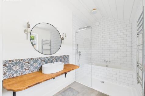 Bedroom 1 En Suite .1.jpg