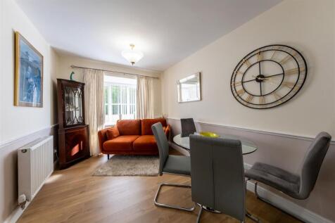 14 Trafalgar Close-006.JPG